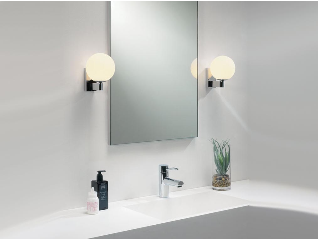 Настенный светильник в ванну. Бра Astro Sagara 1168001. Бра в ванную. Светильник для ванной комнаты настенный. Светильники для ванной на стену.